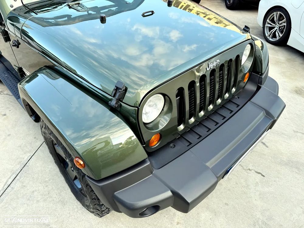 Jeep Wrangler 2.8 CRD ATX Sport - 32