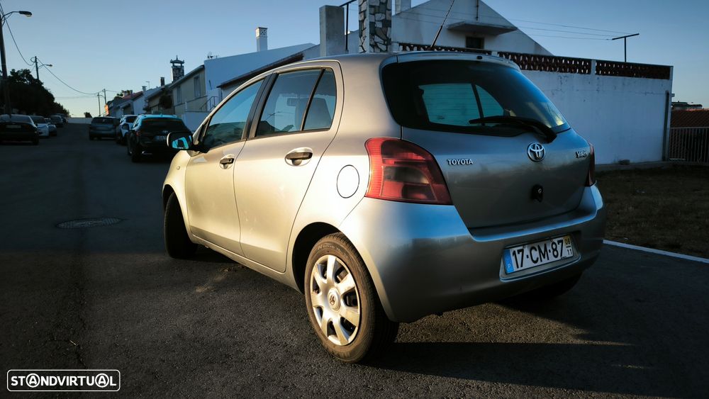 Toyota Yaris 1.0 VVT-i - 10
