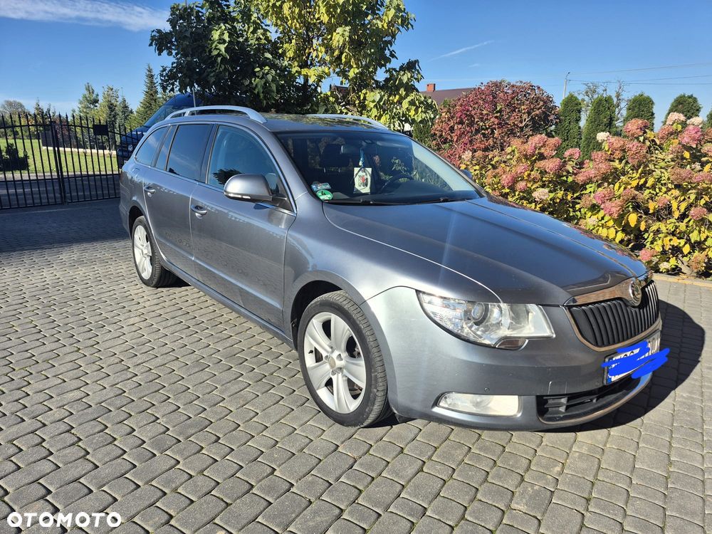 Skoda Superb 2011 photo 2