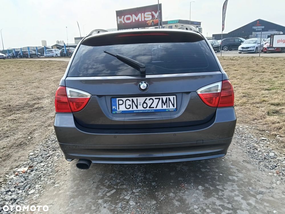 BMW Seria 3 320i - 5