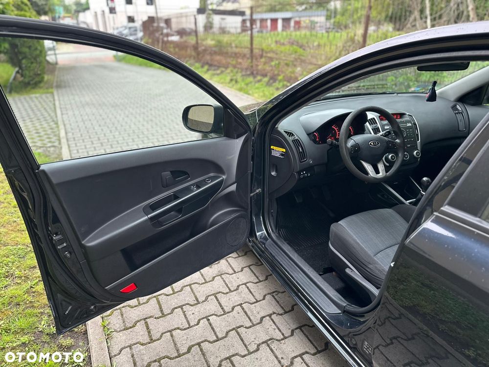 Kia Ceed - 24