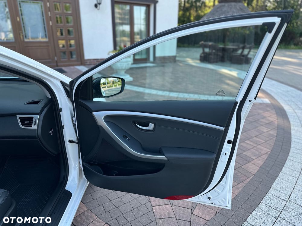 Hyundai i30 1.6 CRDi Fifa World Cup Edition - 37