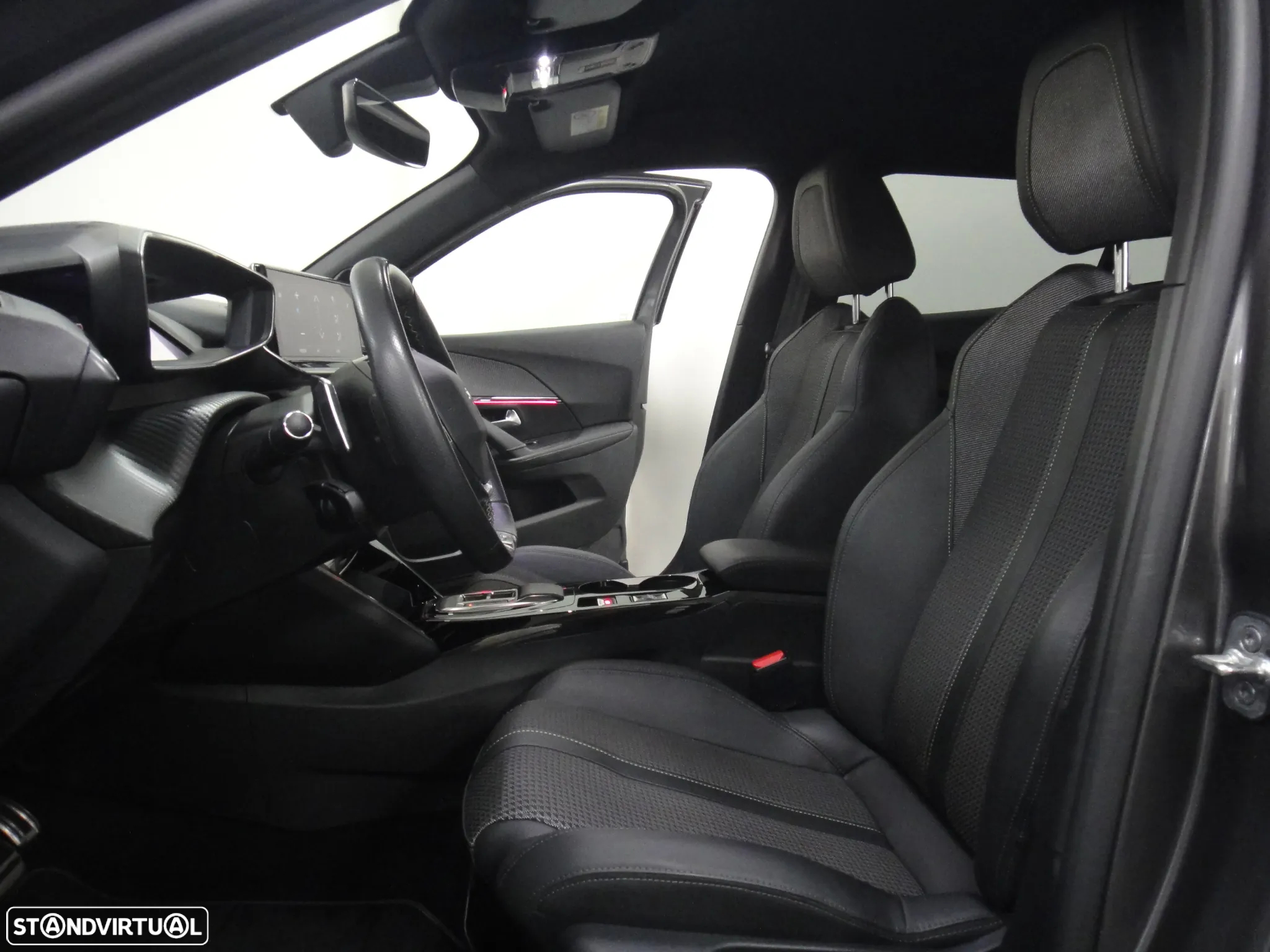 Peugeot 2008 1.2 PureTech GT EAT8 - 17
