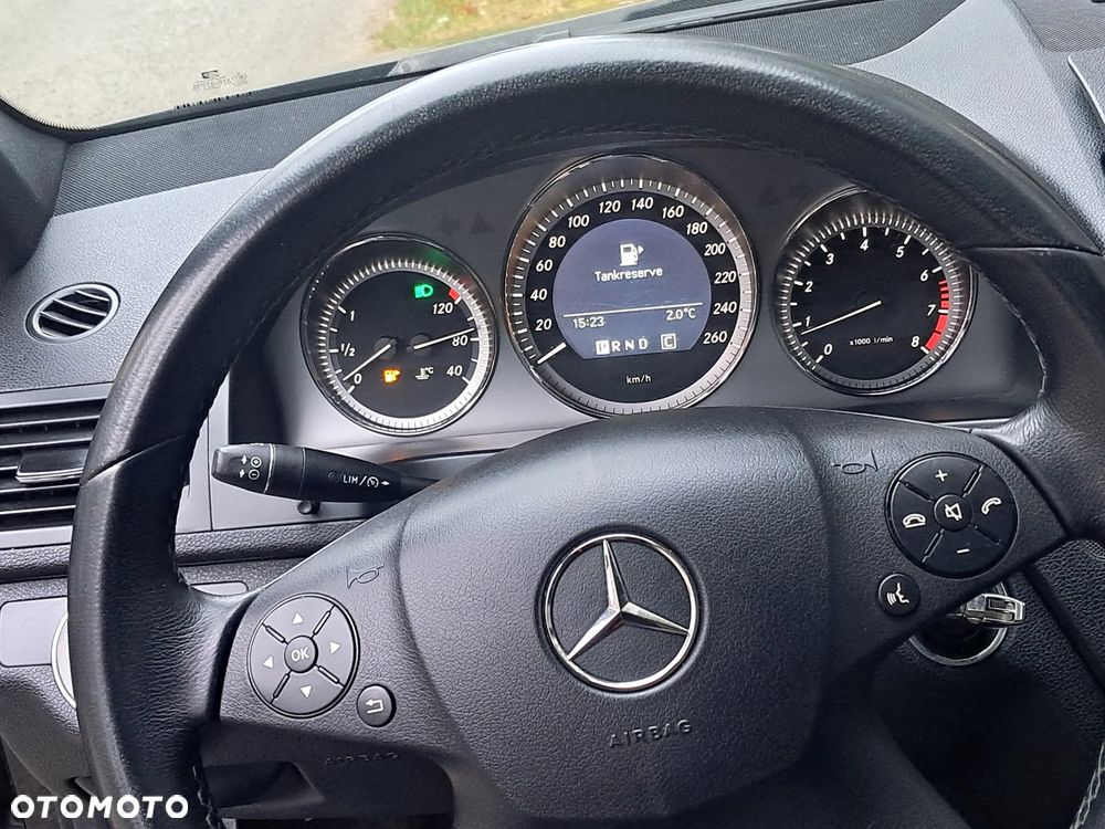 Mercedes-Benz Klasa C 200 CGI Automatik BlueEFFICIENCY Special Edition - 12