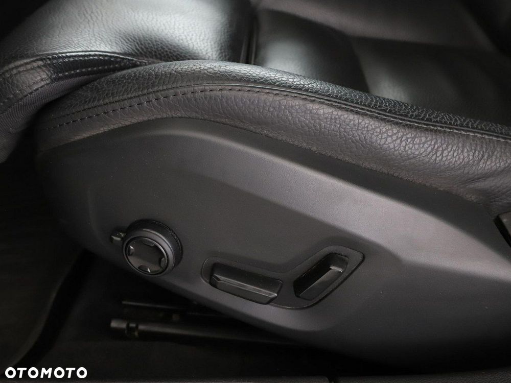 Volvo V60 B4 D Plus Dark - 36