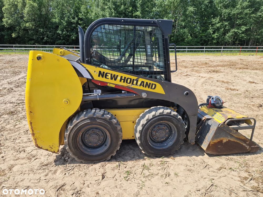 New Holland L216 - 2