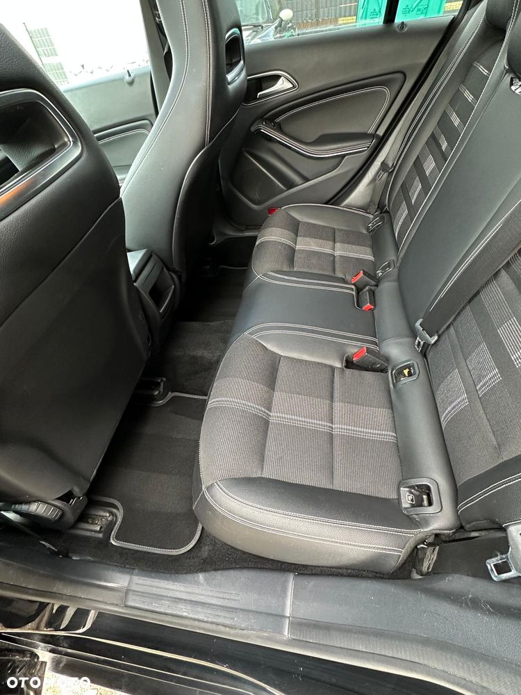 Mercedes-Benz CLA 220 d 7G-DCT - 32