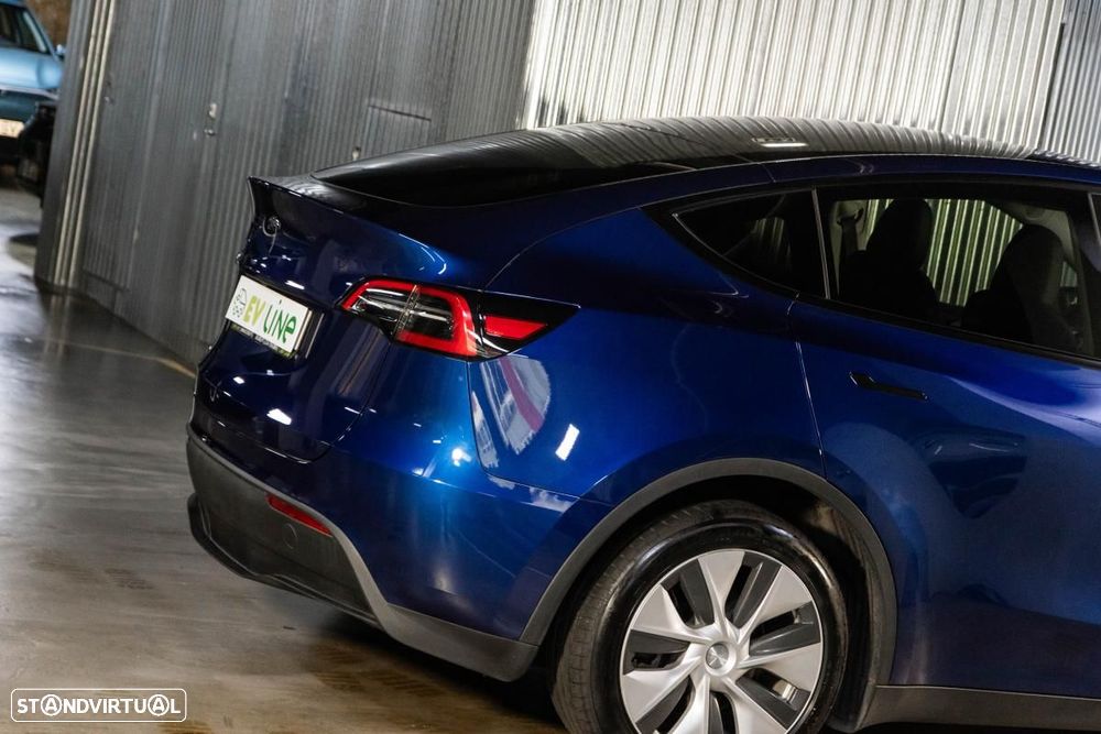 Tesla Model Y Long Range Dual Motor AWD - 11