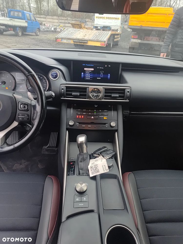 Lexus IS - 40