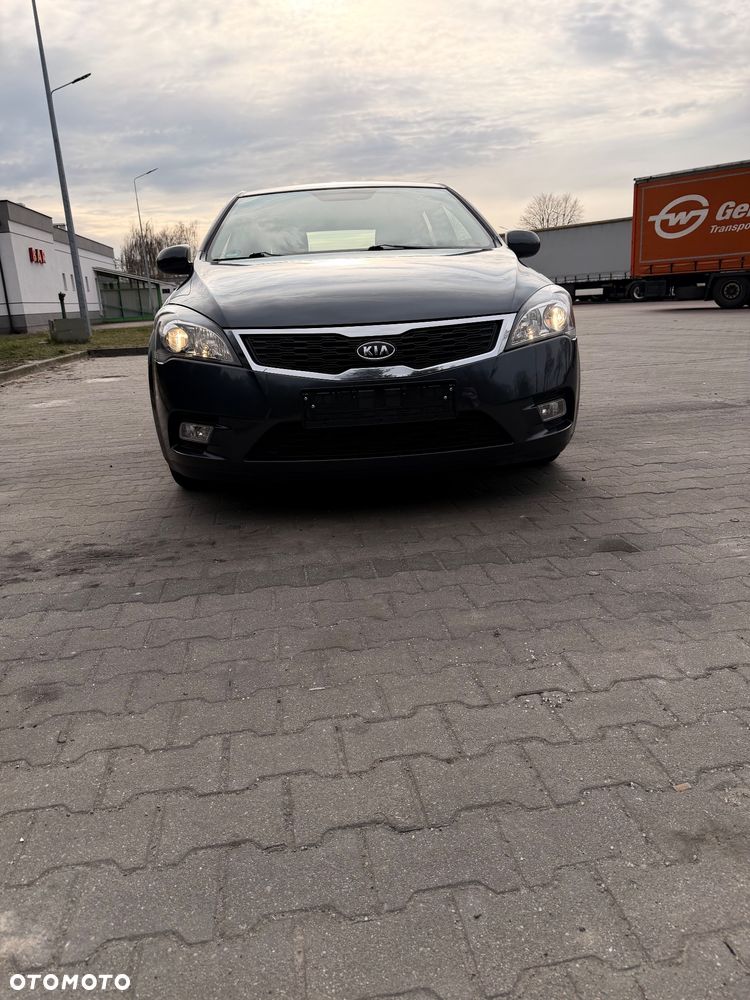 Kia Ceed 1.6 L - 17