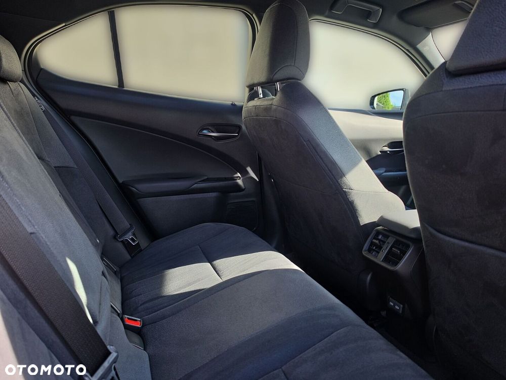 Lexus UX 300h Business - 26