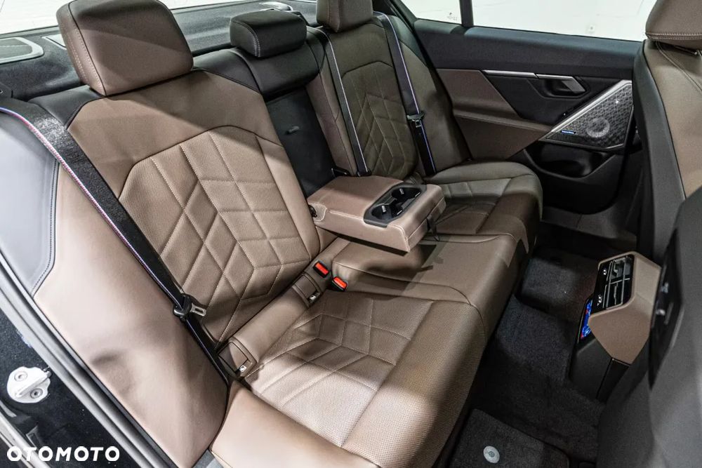 BMW Seria 5 520d xDrive mHEV - 35