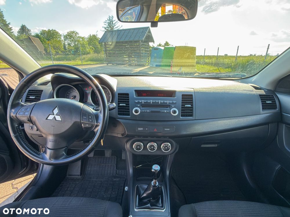 Mitsubishi Lancer 1.8 Invite - 8