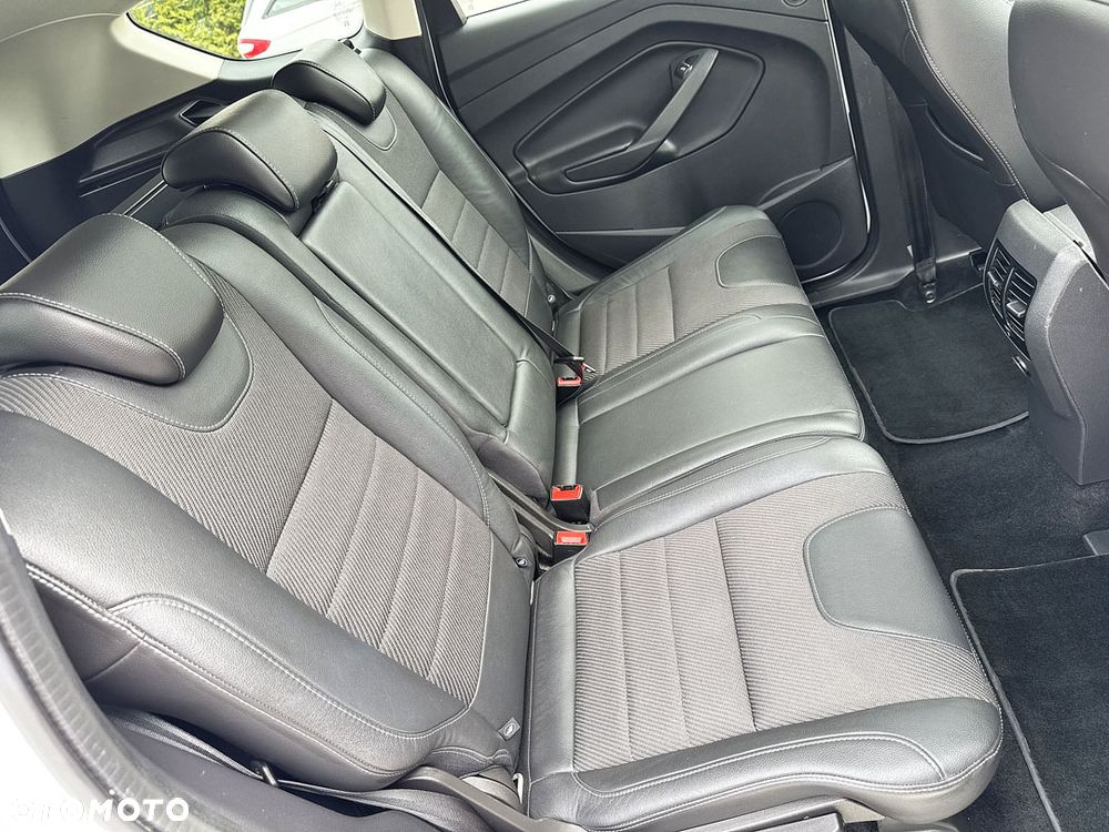 Ford Kuga 2.0 TDCi 4x4 Titanium - 34