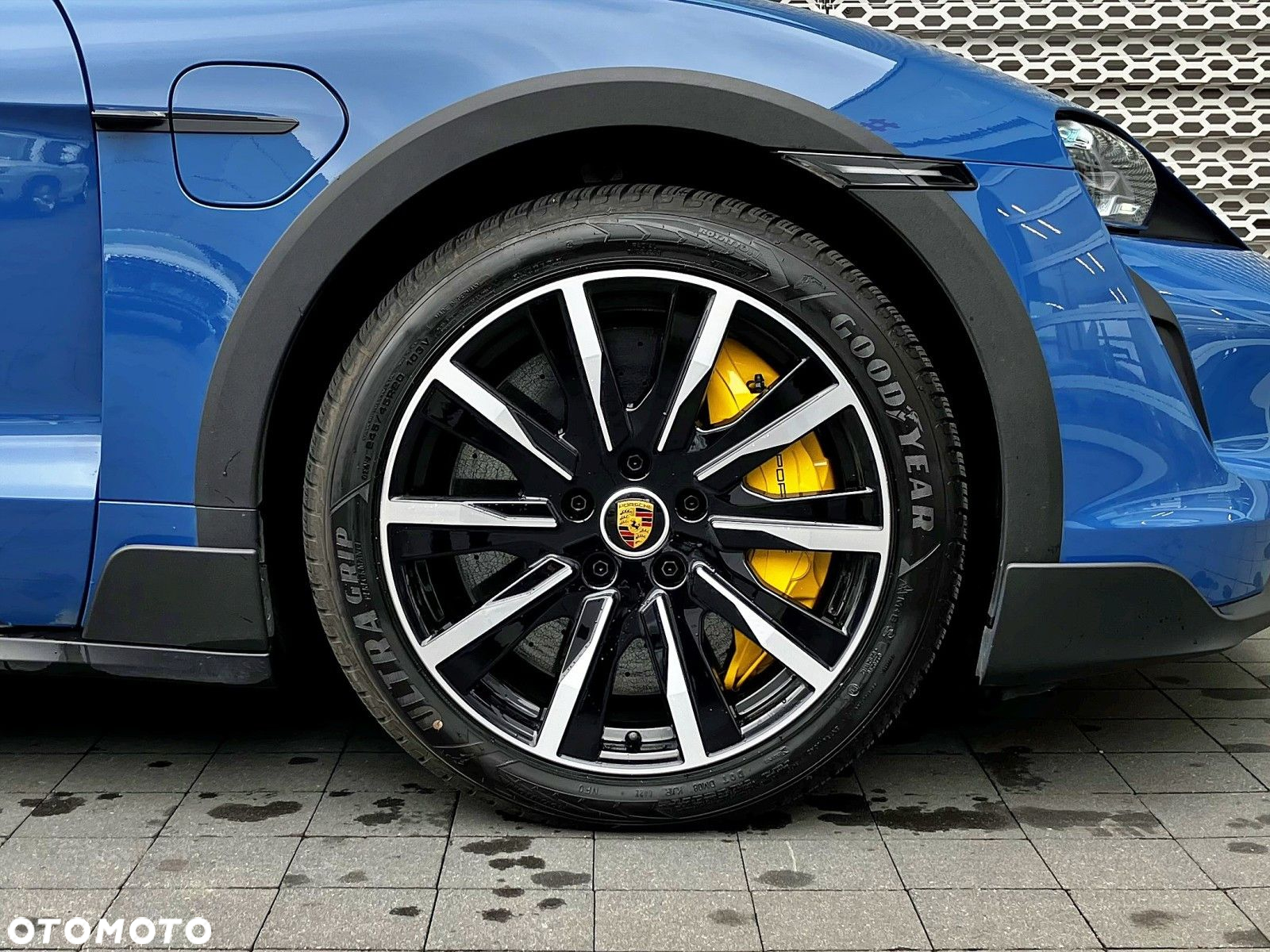 Porsche Taycan Turbo S - 12
