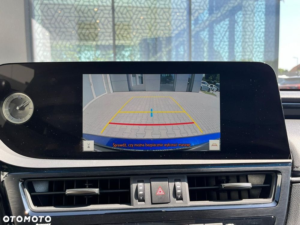 Lexus ES 300h F Sport Design - 17