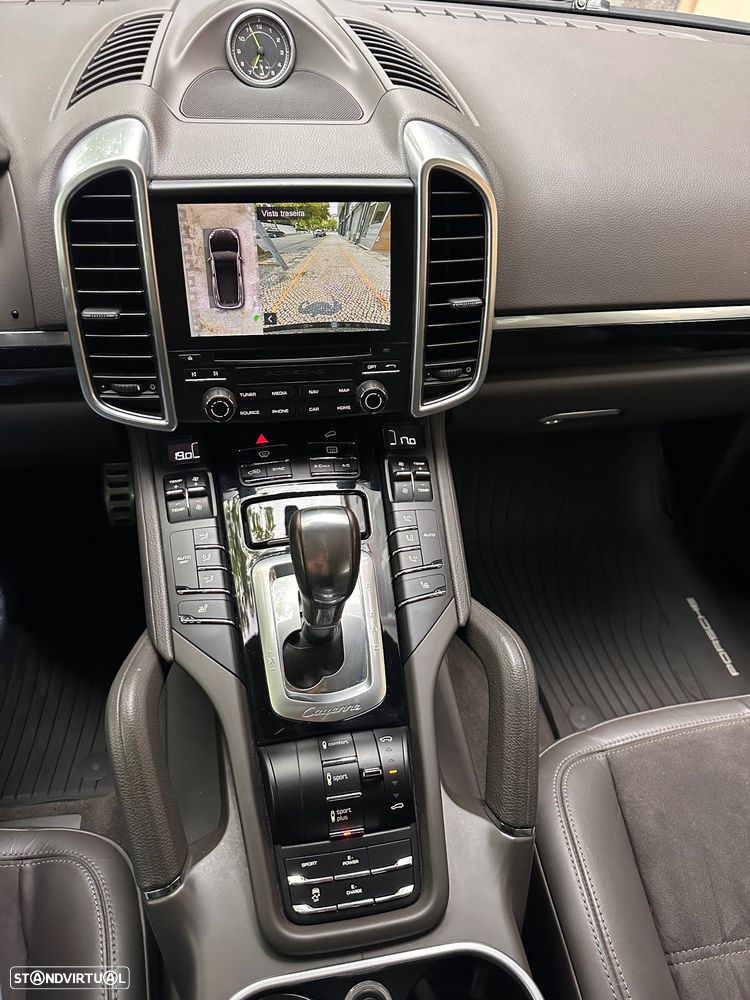 Porsche Cayenne - 23