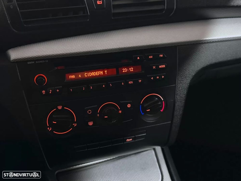 BMW 118 d Pack M - 14