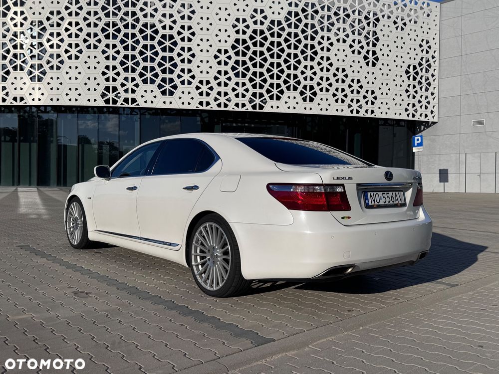 Lexus LS 600h L Superior - 12