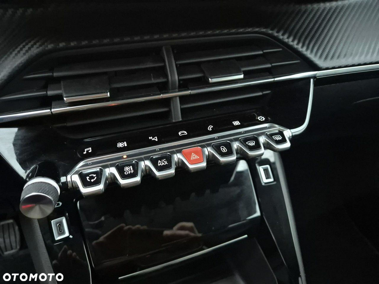 Peugeot 208 - 17