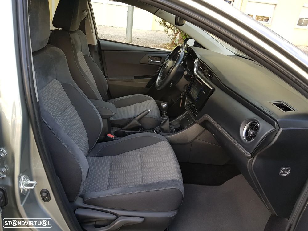 Toyota Auris Touring Sports 1.4 D-4D C.+P.Techo+P.Sport - 32
