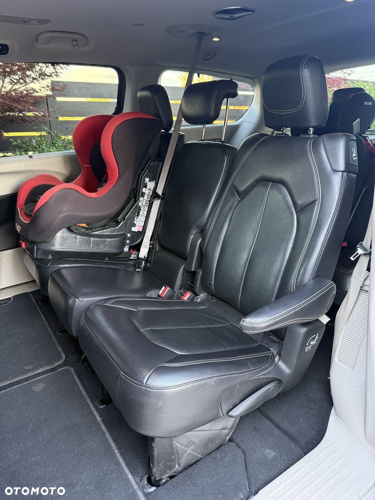 Chrysler Pacifica - 17