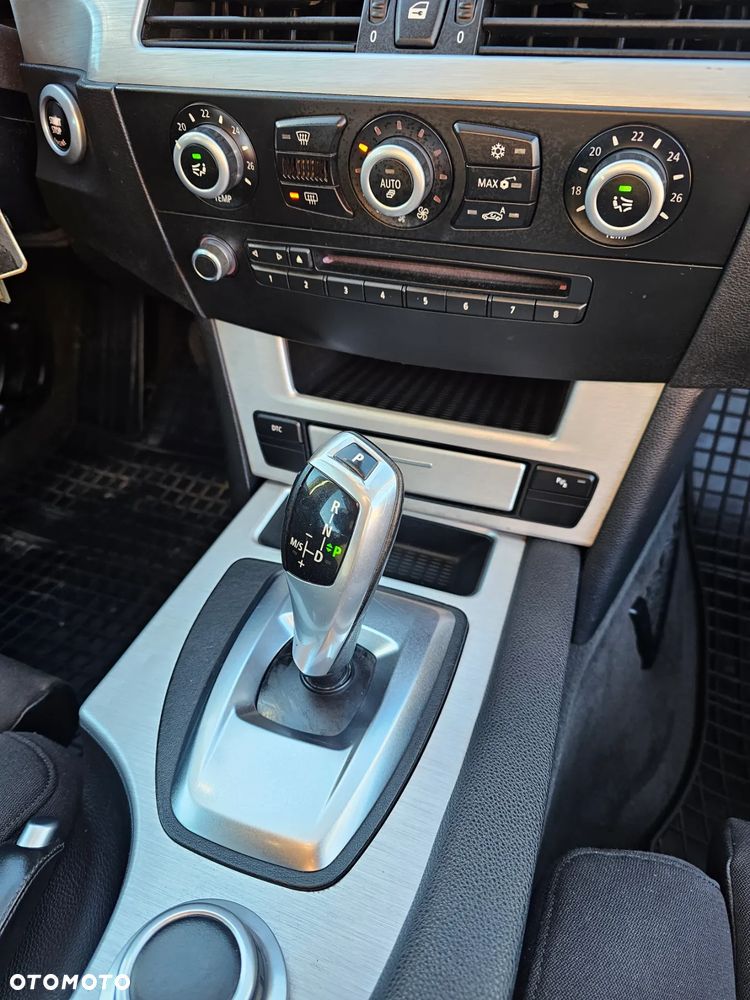 BMW Seria 5 520d Touring - 33