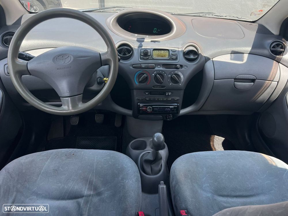 Toyota Yaris 1.0 Base C/Radio - 10