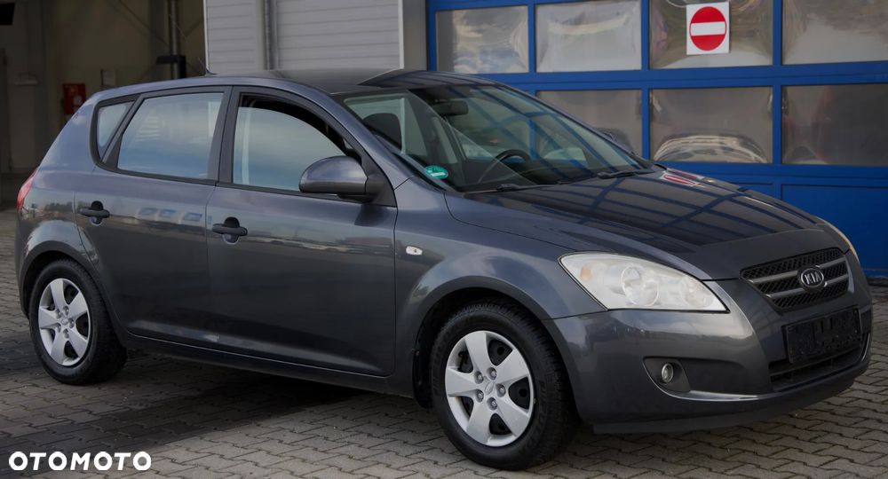 Kia Ceed 2010 photo 5