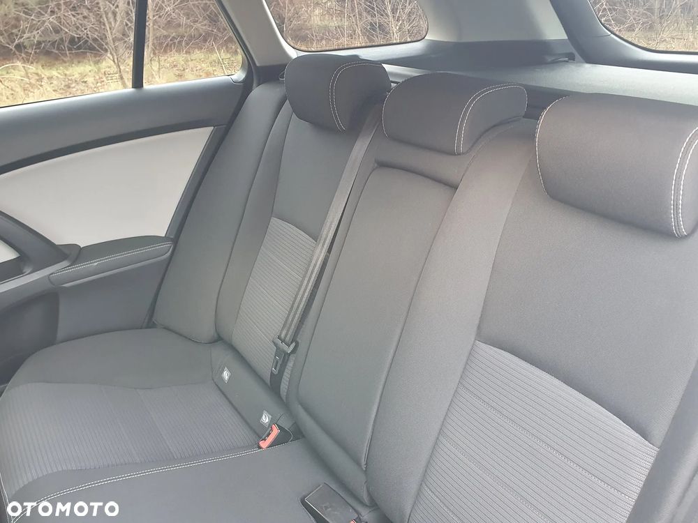 Toyota Avensis - 12