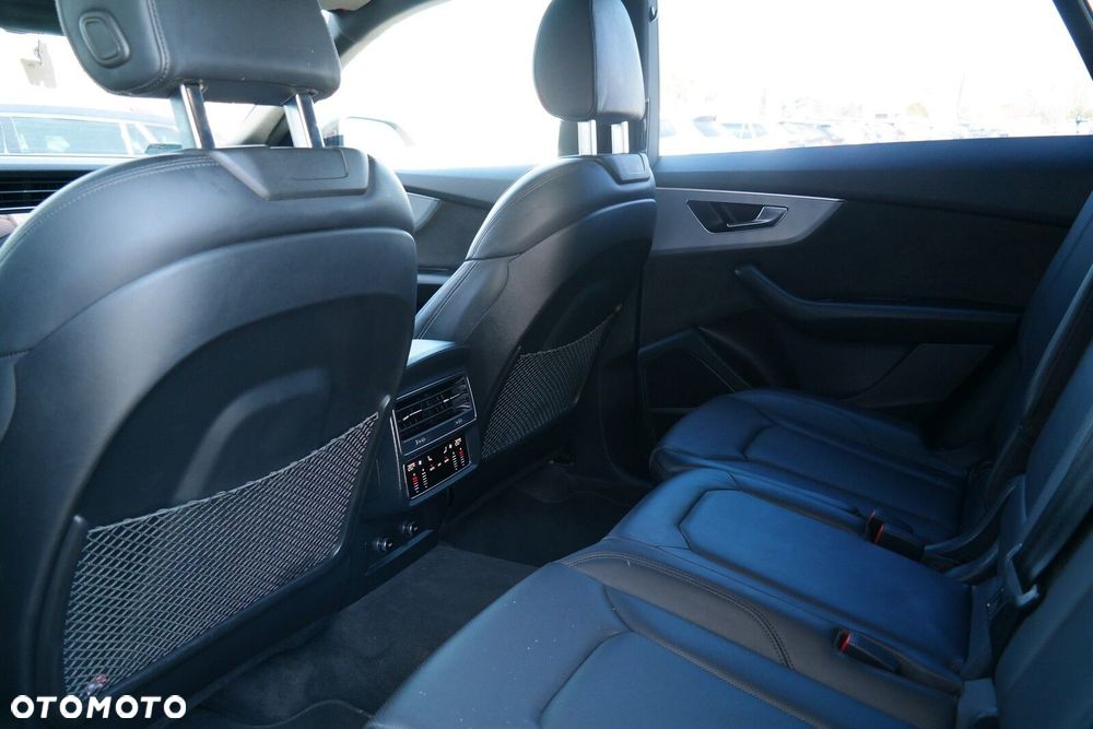 Audi Q8 - 11