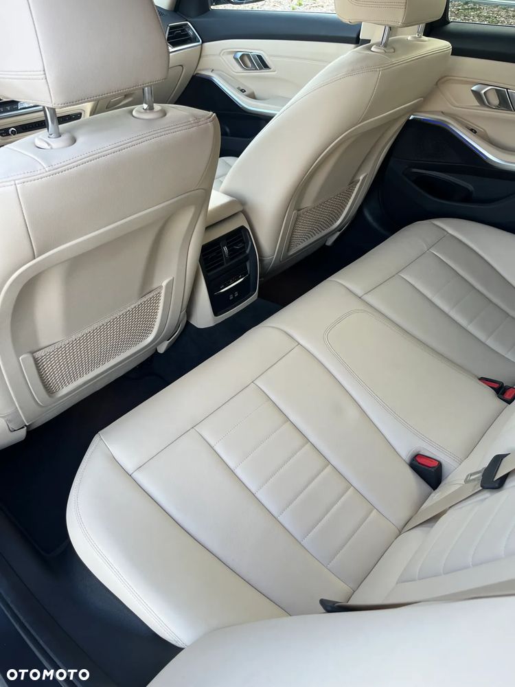 BMW Seria 3 318i Luxury Line - 9