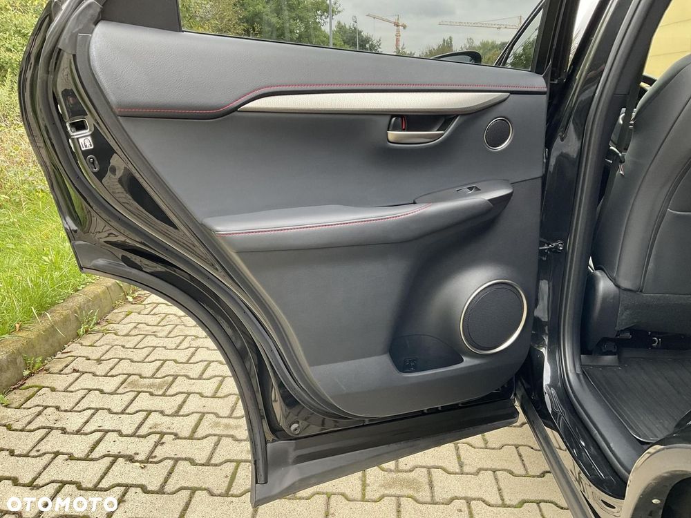 Lexus NX 300h F Sport AWD - 32
