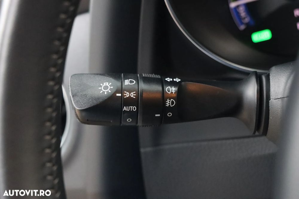 Toyota Auris 1.8 L VVT-i Hybrid Sol - 25