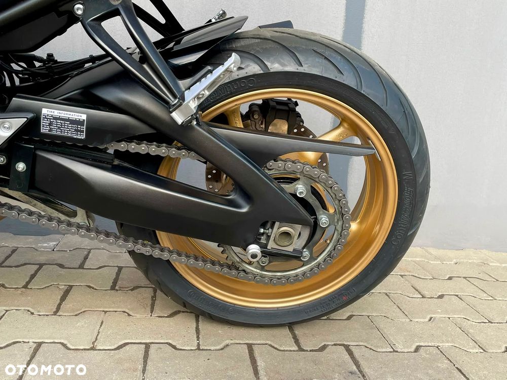 Yamaha FZ8 - 12
