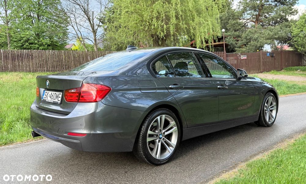 BMW Seria 3 328i xDrive Sport Line - 7