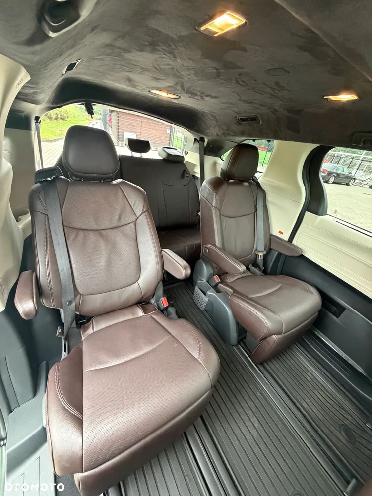 Toyota Sienna - 15