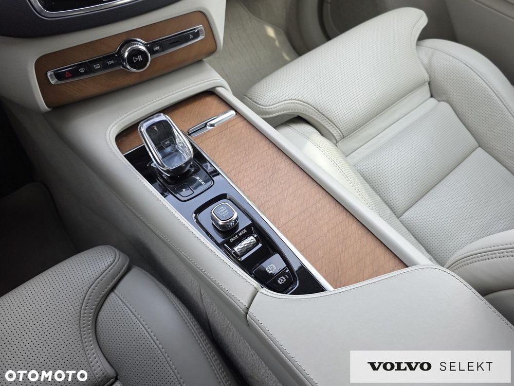 Volvo XC 90 - 32