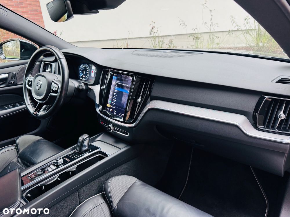 Volvo V60 D4 AWD R-Design - 30