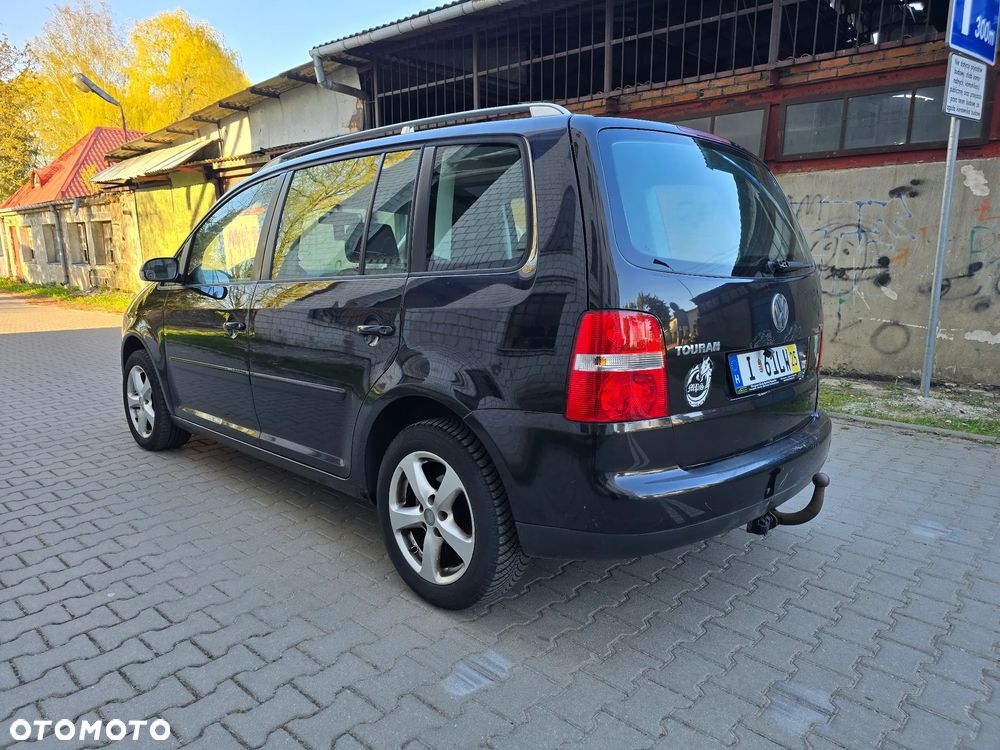 Volkswagen Touran - 3