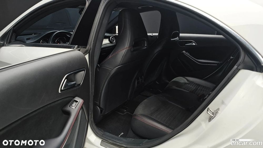Mercedes-Benz CLA - 12