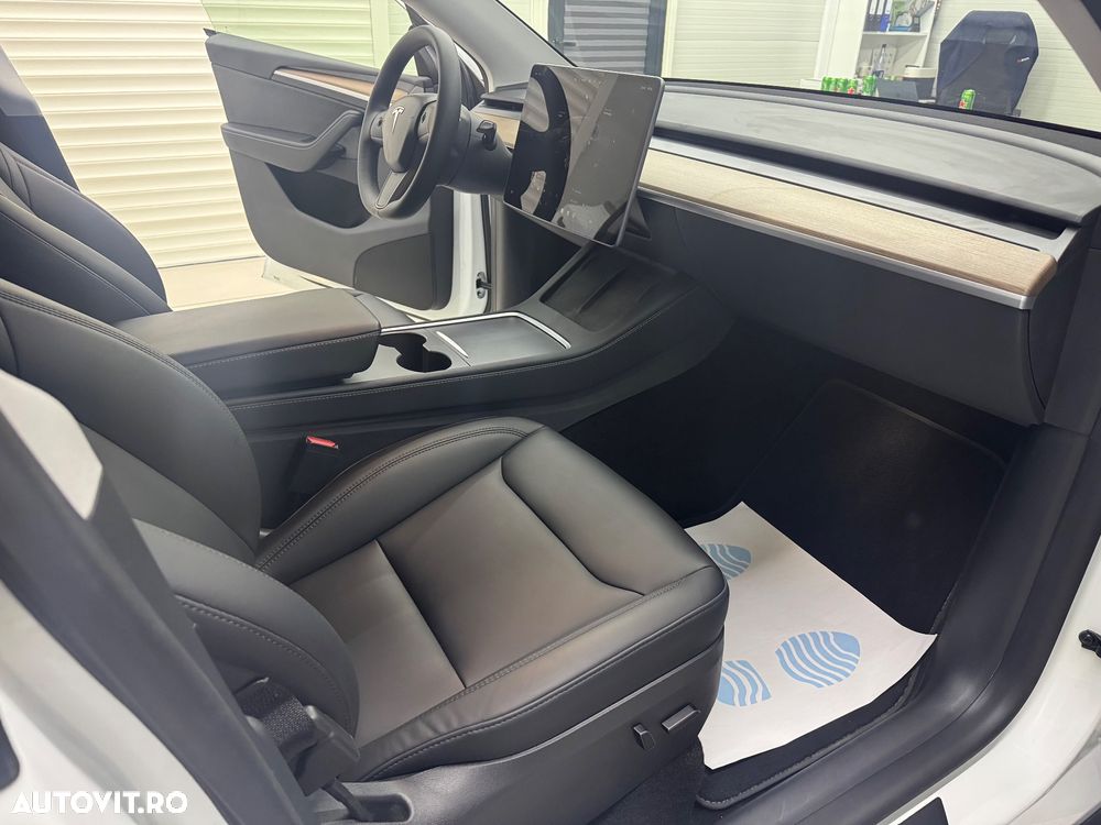 Tesla Model Y Long Range Dual Motor AWD - 8
