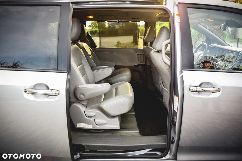 Toyota Sienna 3.5 V6 - 23