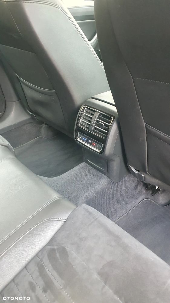 Volkswagen Passat Variant 2.0 TDI SCR 4Motion DSG Highline - 8