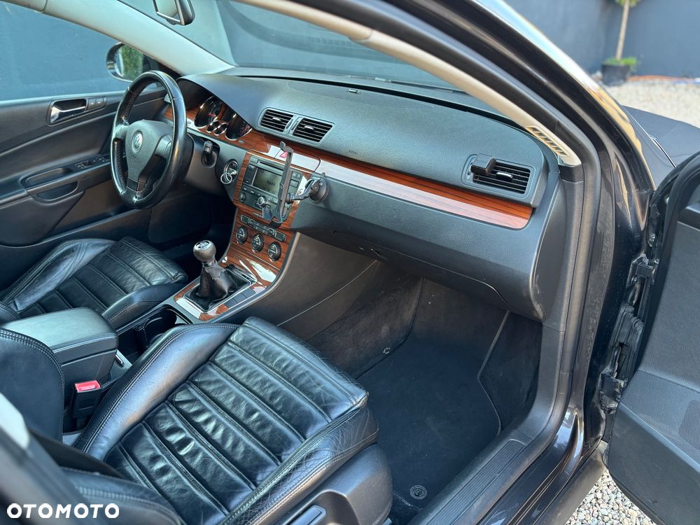 Volkswagen Passat 2.0 TDI 4Mot Highline - 23