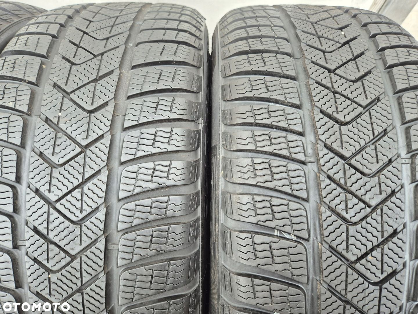 235/45/18 235/45r18 Pirelli Winter SottoZero 3 98v T0 - 2