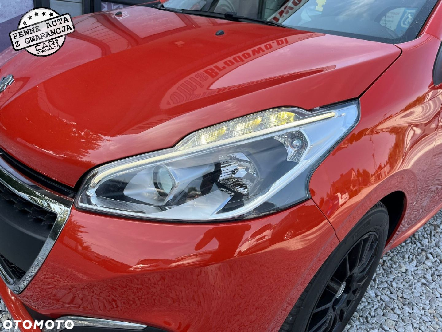 Peugeot 208 - 8