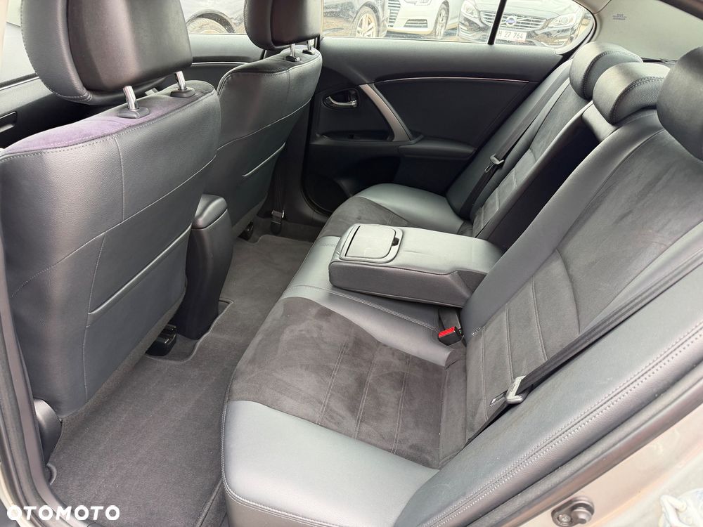 Toyota Avensis 2.0 D-4D Executive - 7