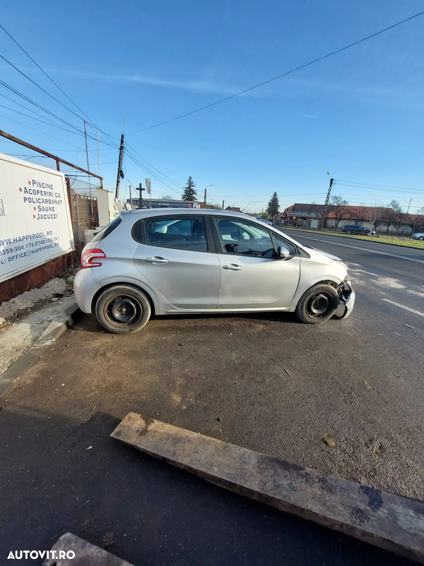 Dezmembrez Peugeot 208 1.0i
