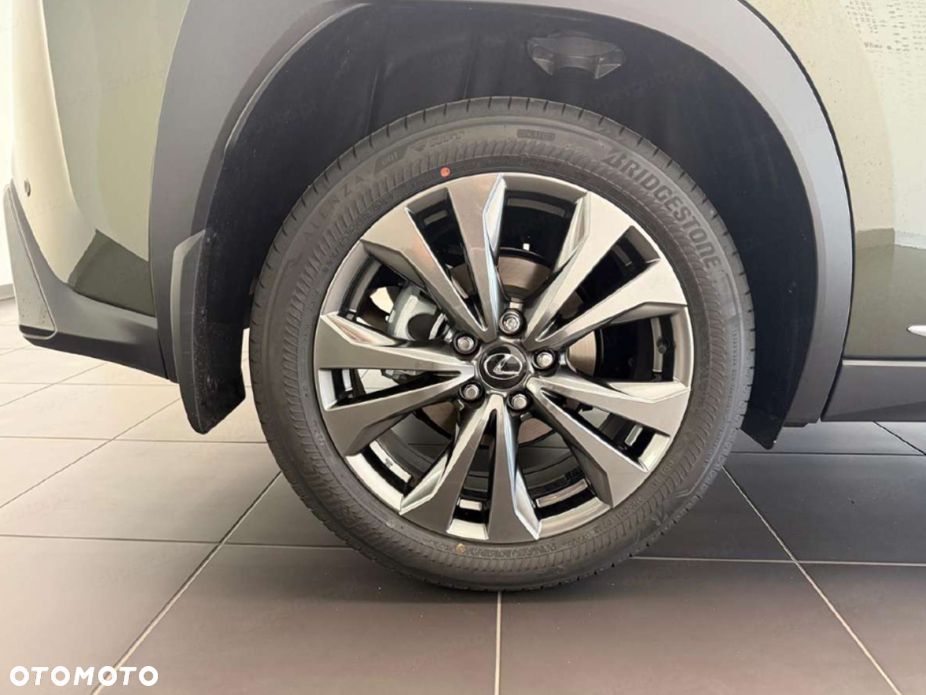 Lexus UX - 16